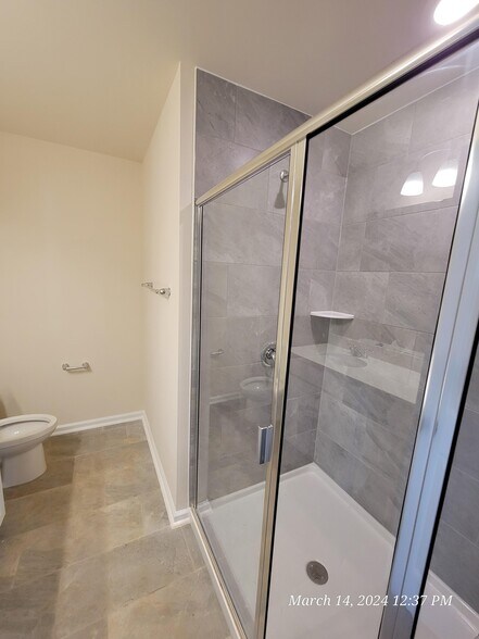 Building Photo - 424 Glen Clova Dr