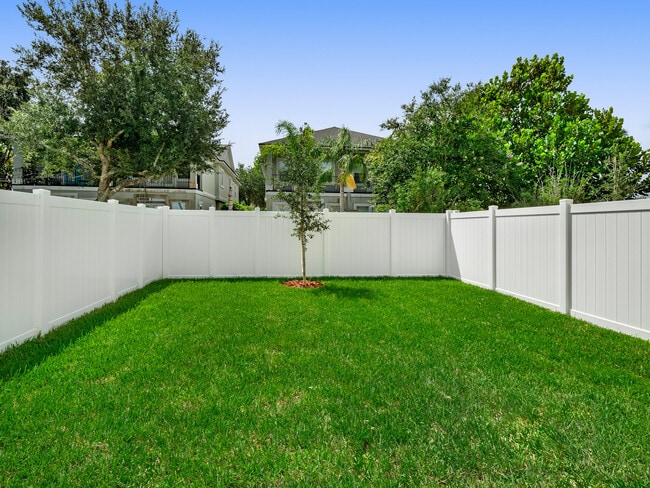 Building Photo - 786 6th Ave S