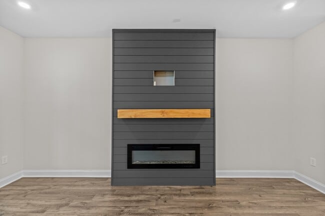 Building Photo - 2888 Macintosh Woods Dr