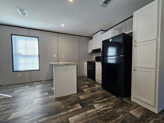 Building Photo - 1053 Myakka Dr