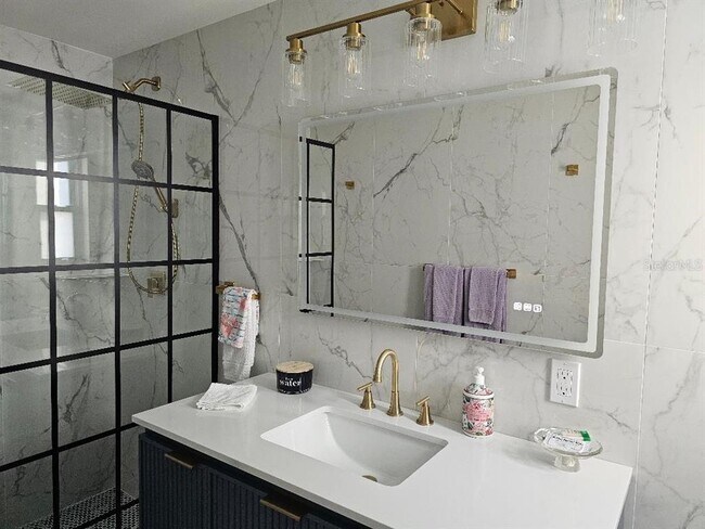 Building Photo - 125 110th Ave