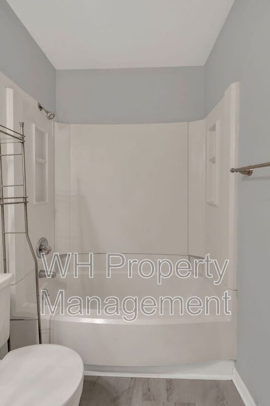 Building Photo - 1620 18th Ave S