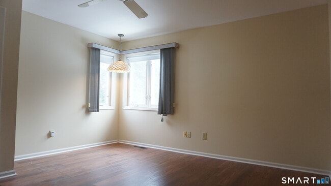 Building Photo - 328 Navajo Loop