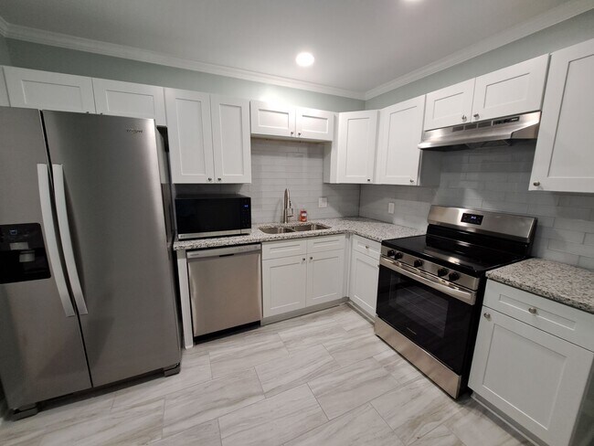 Building Photo - 1450-1452 Brentwood Drive