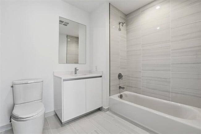 Building Photo - 400 Central Ave