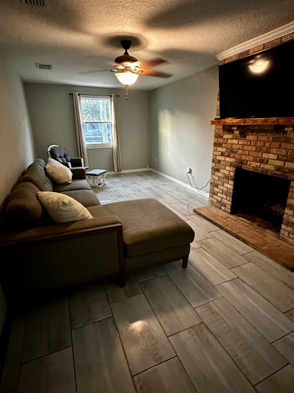 Building Photo - 579 McIntosh Rd