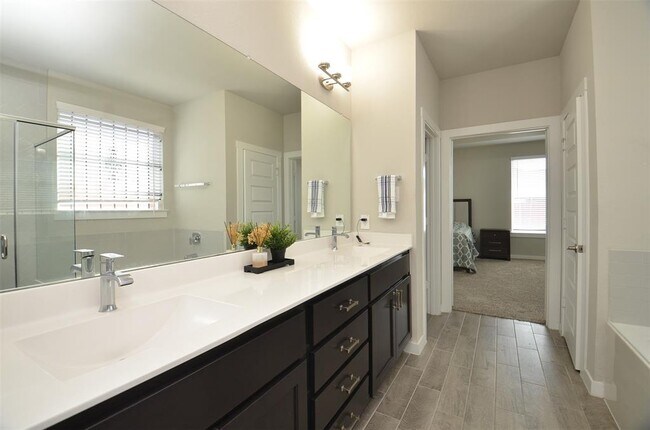 Building Photo - 28615 Halle Ray Dr