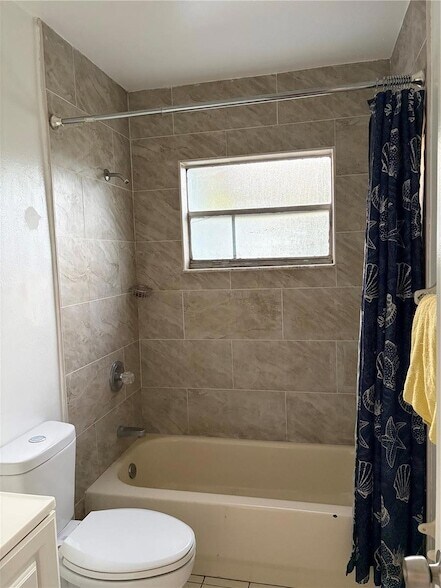 Building Photo - 5793 Oleander Dr