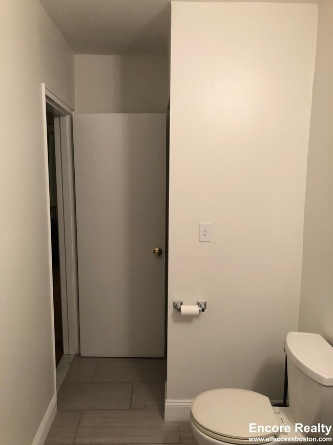 Building Photo - 65 Chiswick Rd