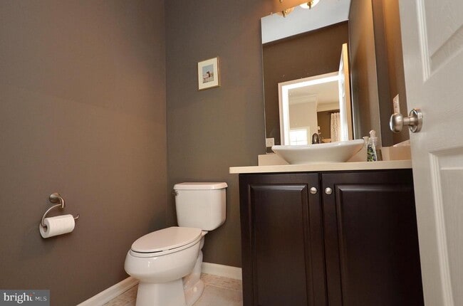 Building Photo - 43291 Mitcham Square