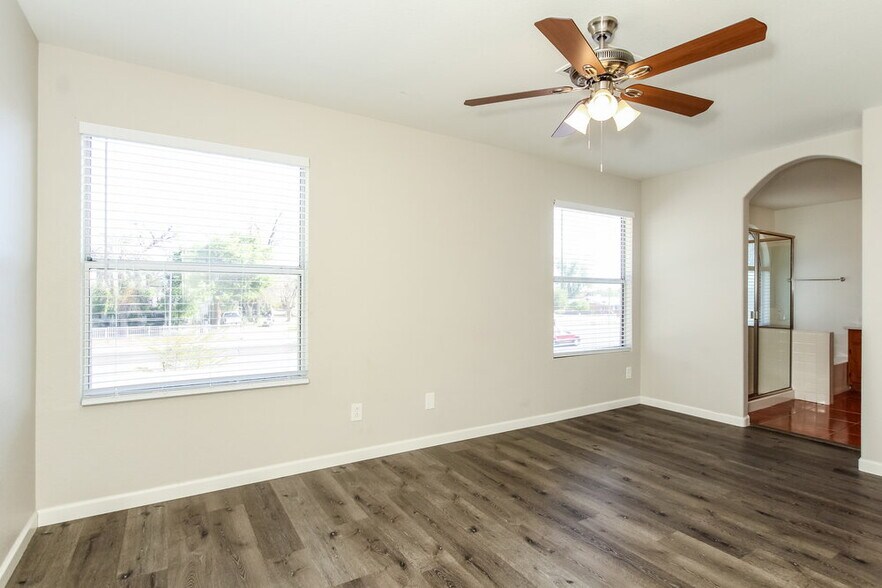 Building Photo - 14317 N 75th Dr