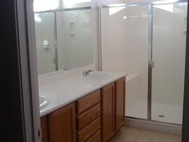 Building Photo - 1945 Glenveagh Ln