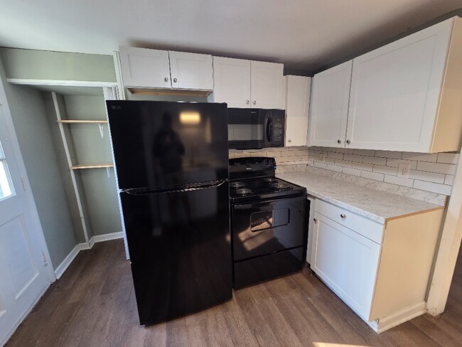 Building Photo - 2422-2424-2424 Tinnell Ct