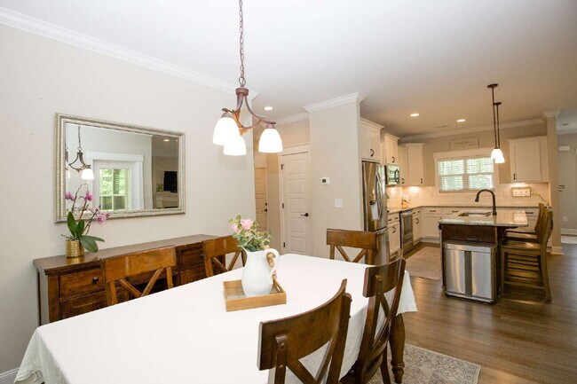 Building Photo - "Charming 4-Bedroom Retreat with Fireplace and 3 Full Baths in Aberdeen!"