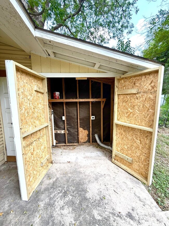 Building Photo - 515 Lincolnshire Dr