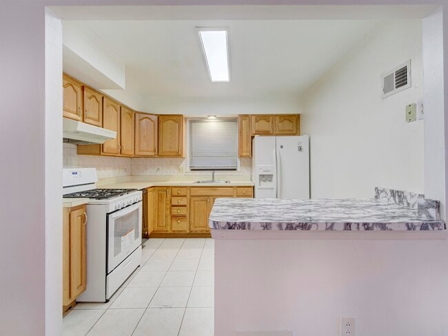 Building Photo - 25 Skillman Ave