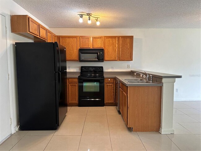 Building Photo - 12640 Somerset Oaks St