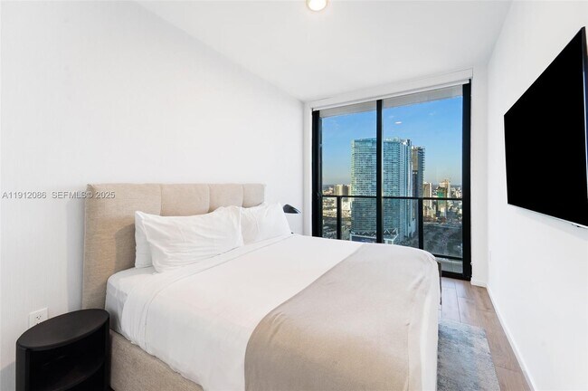 Building Photo - 398 NE 5th St