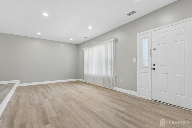 Building Photo - 1216 Thomas Ave