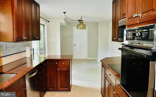 Building Photo - 3810 Lynn Regis Ct