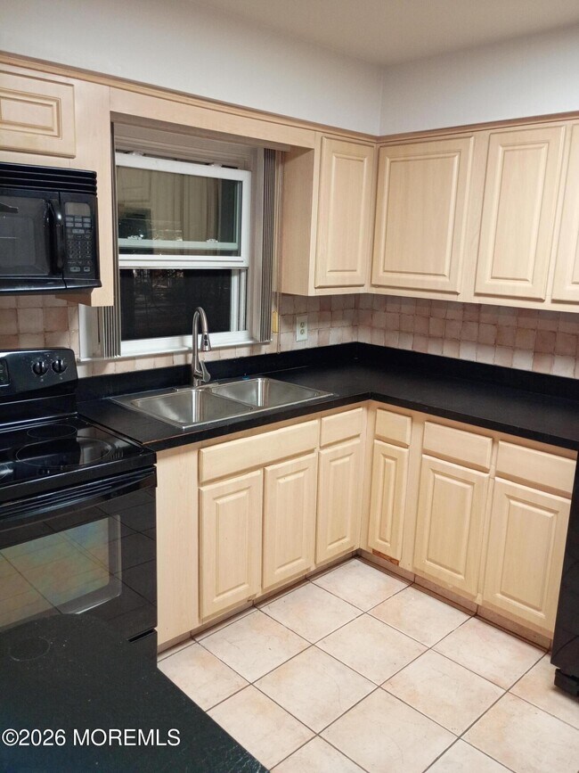 Building Photo - 922 Morris Ave