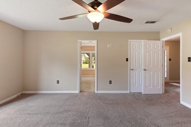 Building Photo - 4410 Goshen Lake Dr S