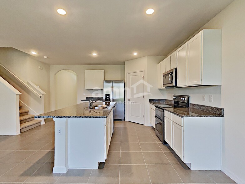 Building Photo - 2840 Greenleaf Ter