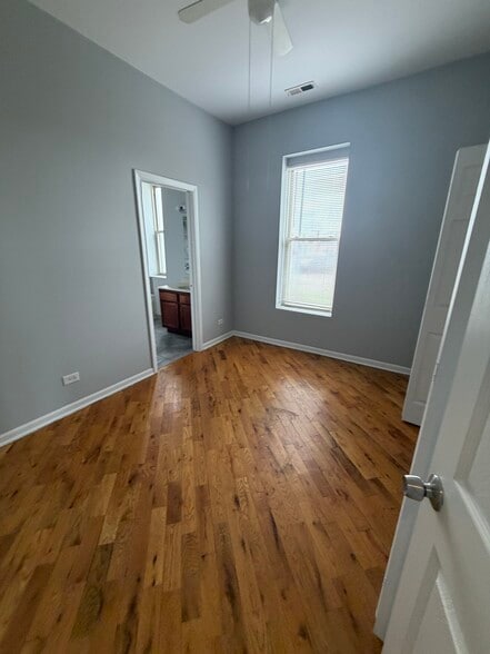 Building Photo - 2300 S Ridgeway Ave