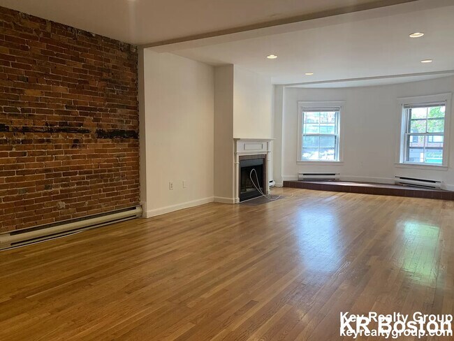 Primary Photo - 1740 Washington St