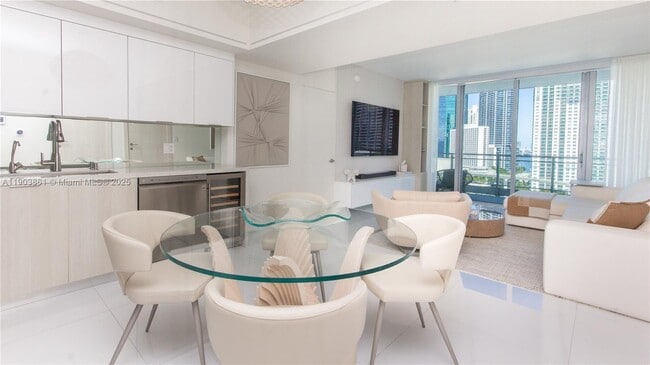 Building Photo - 92 SW 3rd St