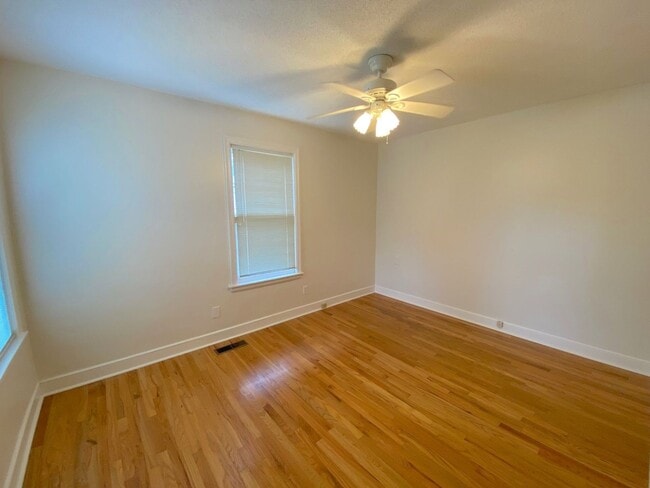 Building Photo - 3640 Shirlwood Ave