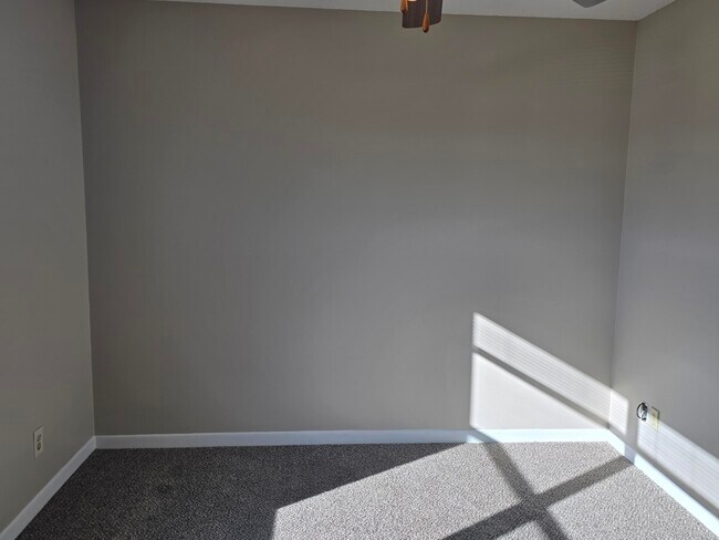 Building Photo - 206 Ann Cir