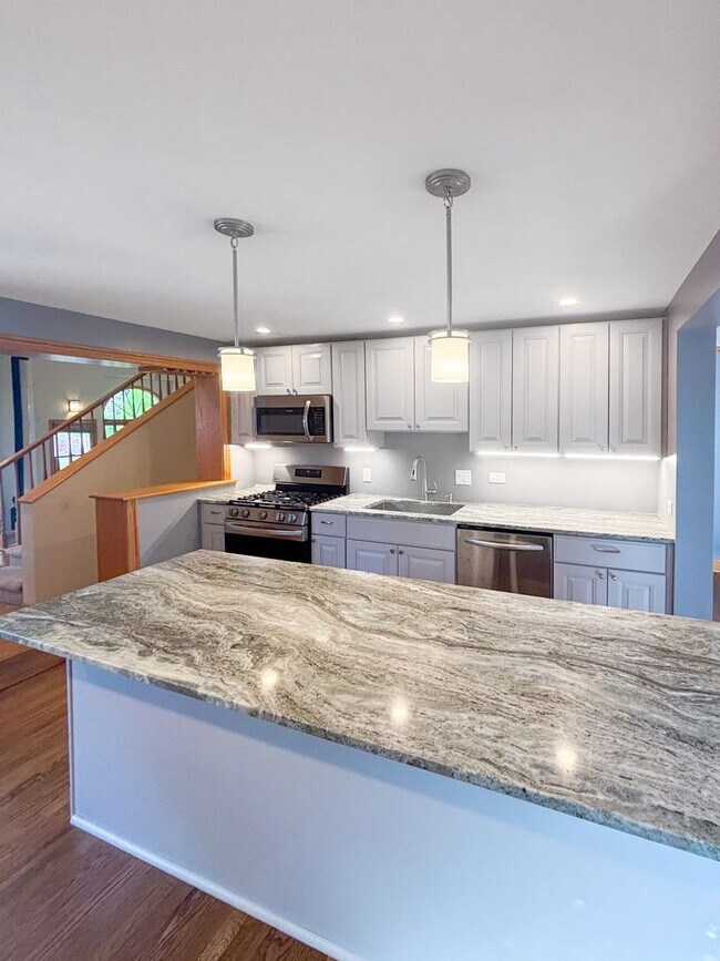 Building Photo - Beautiful 4-Bedroom Home for Rent in Palat...