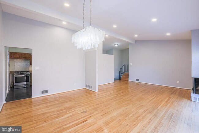 Building Photo - 2421 Lightfoot Dr