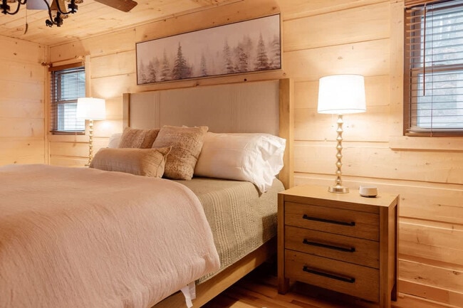 Building Photo - 521 Baywood Dr