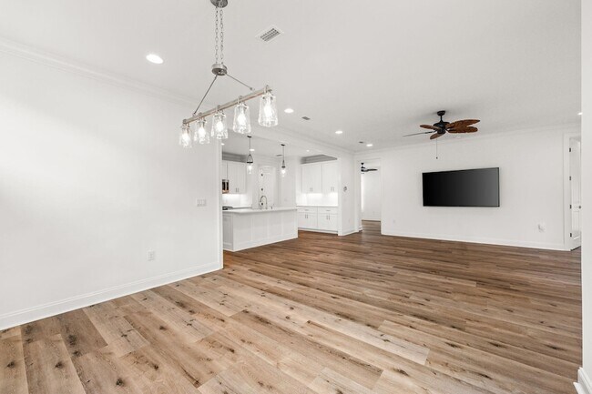 Building Photo - 217 Windrow Way