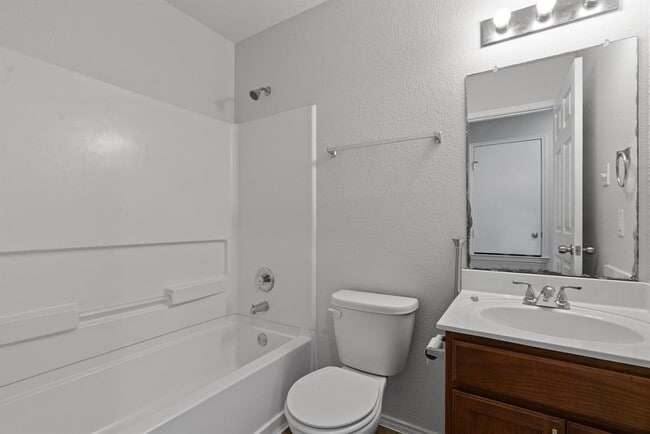 Building Photo - 5800 Maciver Dr