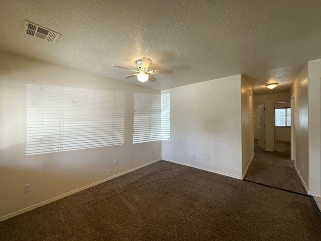 Building Photo - 2 bedroom 2 bathroom duplex available for ...