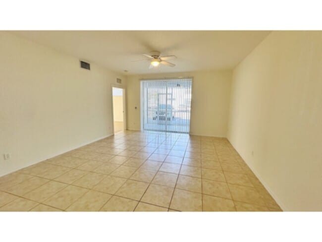 Building Photo - 2 Bedroom 2 Bath Condo! Move-In Special! Water Included!
