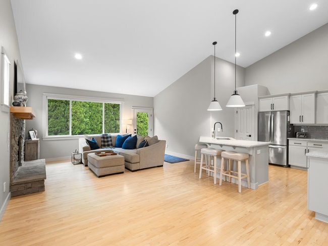 Building Photo - 1442 NE 18th Pl