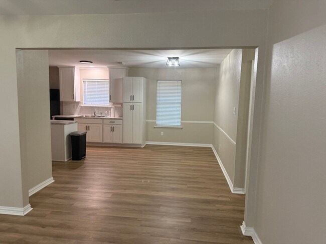 Building Photo - Beautiful 3 Bedroom home in Springhill ISD