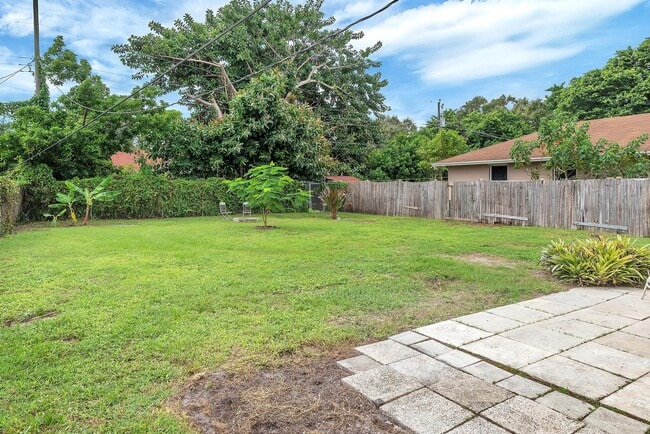 Building Photo - 4882 Jefferson Rd