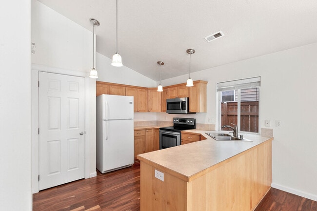 Building Photo - 1920 N Cavalier Rd