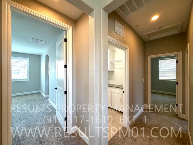 Building Photo - 1280 Goldenrod Way