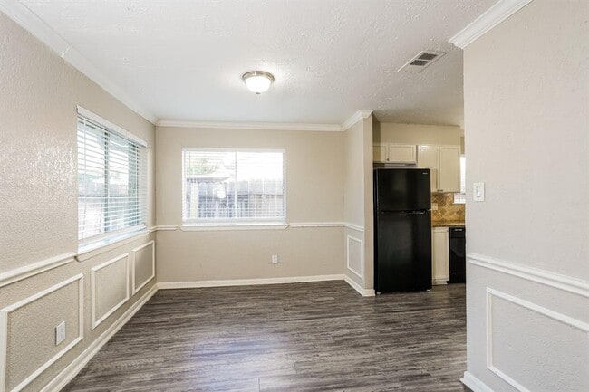 Building Photo - 16950 Nicole Ln