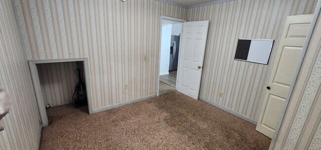 Building Photo - 2 Bedrooms Basement Penn Laird