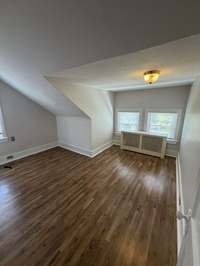 Building Photo - 256 Mabrick Ave