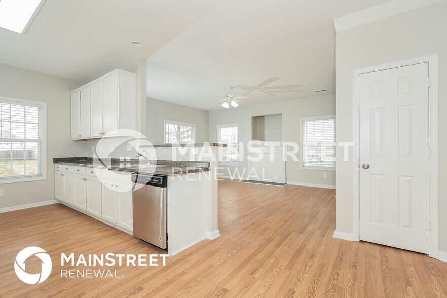 Building Photo - 4825 Green Spring Dr