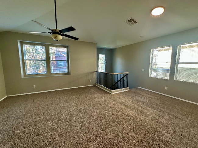 Building Photo - 158 W Laurel Ct