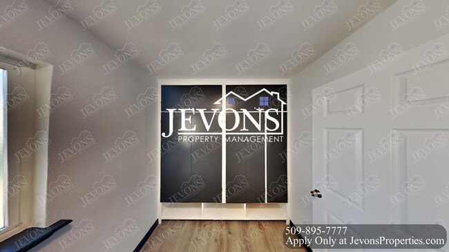 Building Photo - Coming soon - Spacious 3-Bedroom Home in Yakima with Fenced Yard & Driveway Parking
